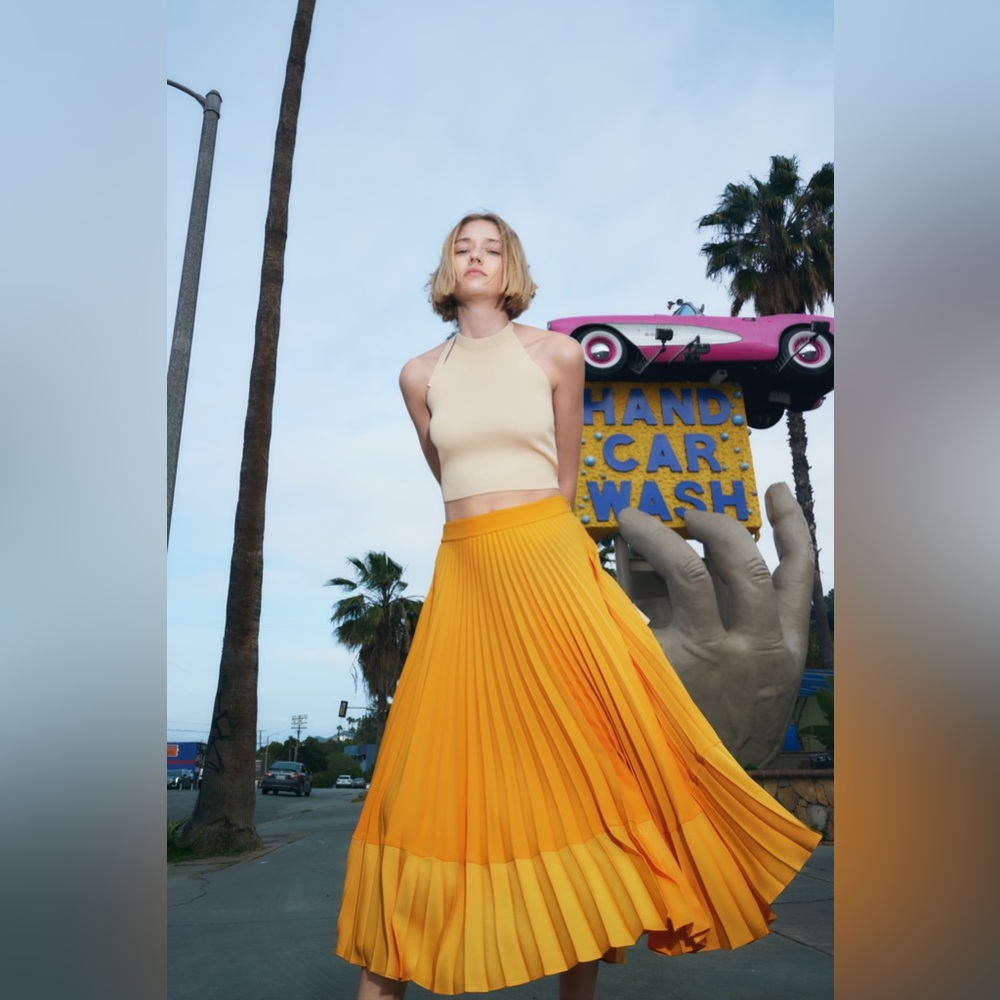 Contrasting Pleated Midi Skirt